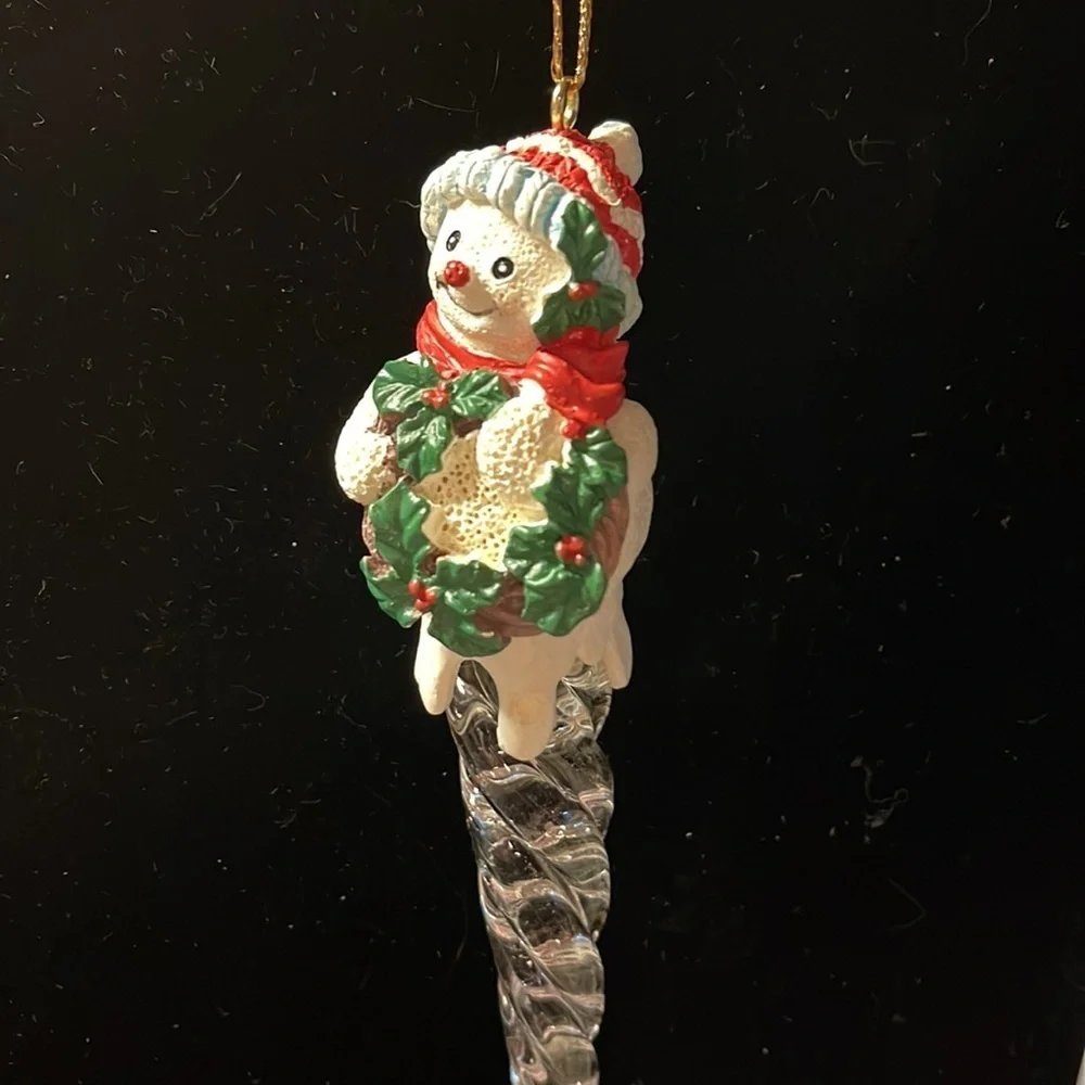 Avon Vintage 1995  “Icicle Fun Ornament Snowman with Wreath”